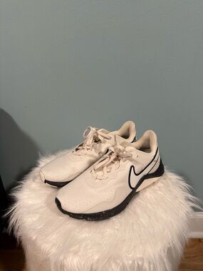 Nike Legend Essential 2 PRM